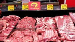 Giá heo hơi hôm nay 12/1: Tăng mạnh trên cả 3 miền, nhiều địa phương đạt mốc 74.000 đồng/kg