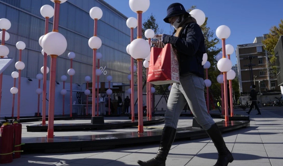 Kinh tế ảm đạm, dân Trung Quốc duy trì 'thắt lưng buộc bụng' Kinh tế ảm đạm, dân Trung Quốc duy trì 'thắt lưng buộc bụng'