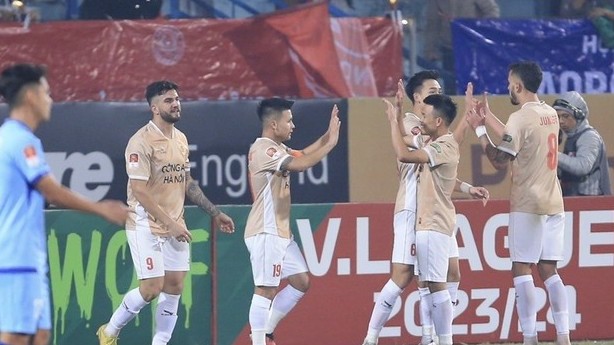 V-League 2023/24: CLB Công an Hà Nội thắng đậm CLB Bình Dương, trợ lý HLV Amin Aziz khen Quang Hải