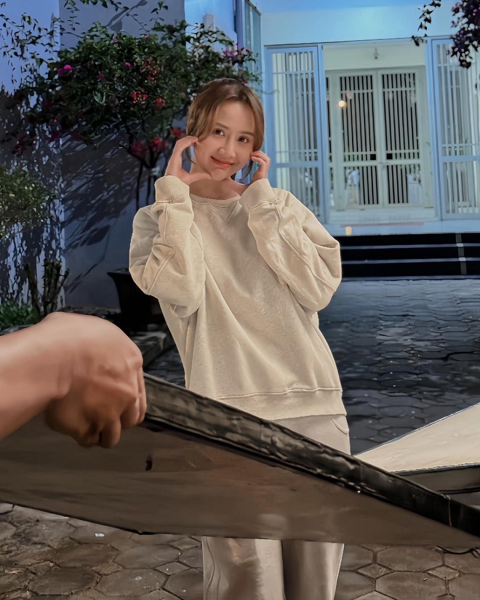 Chúng ta của 8 năm sau: Tạo hình, phong cách thời trang đối lập của Phan Minh Huyền và Thùy Anh