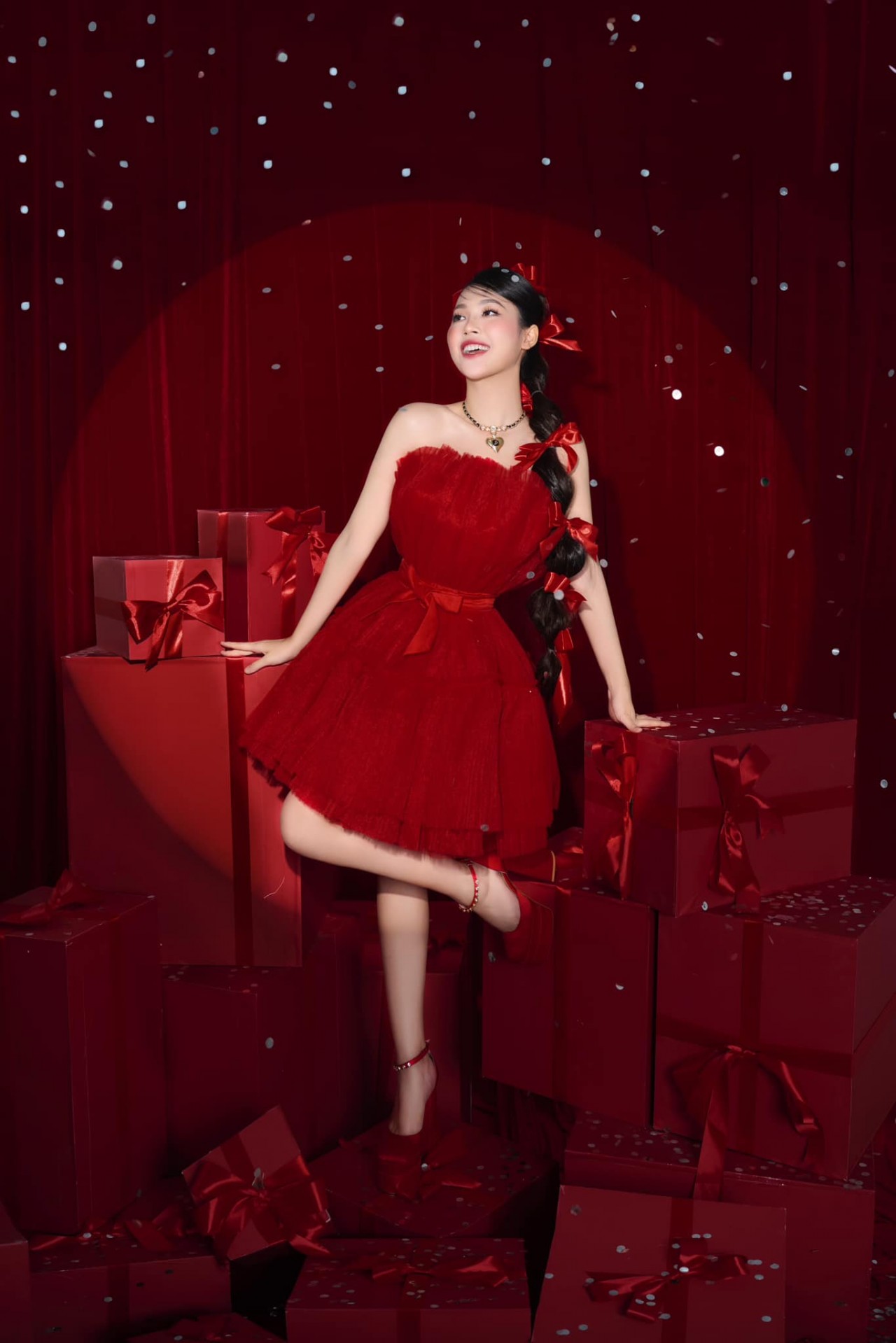 Á hậu Trịnh Thùy Linh