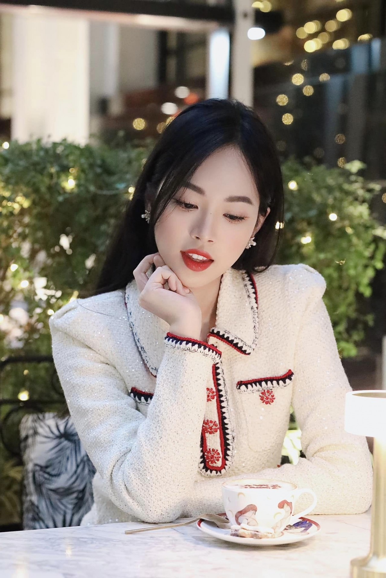 Á hậu Trịnh Thùy Linh