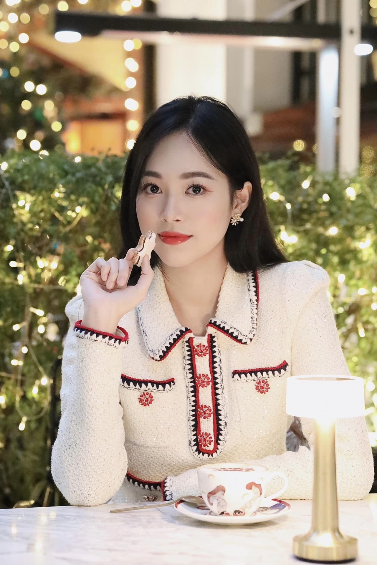 Á hậu Trịnh Thùy Linh