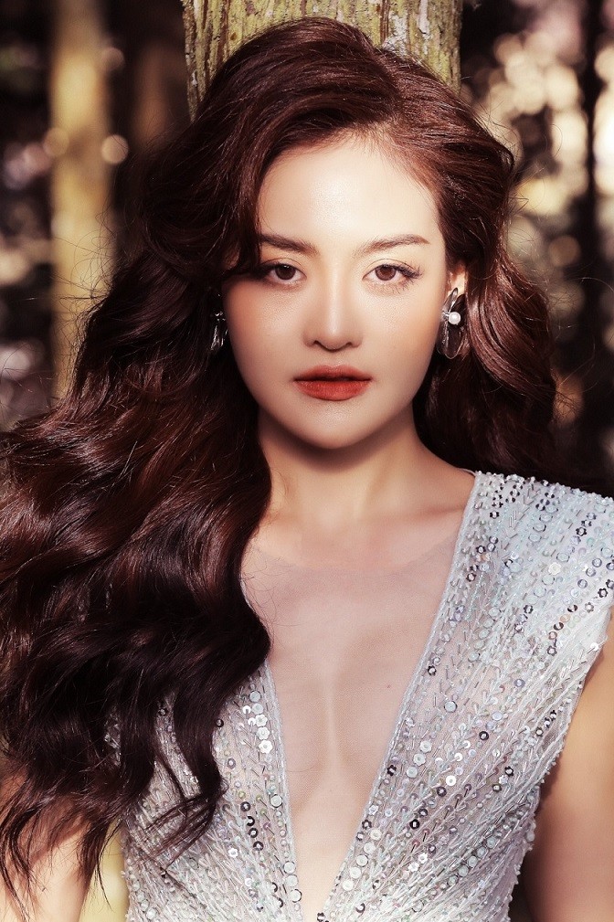 Thùy Anh xinh đẹp trong bộ ảnh giới thiệu BST thời trang Xuân Hè 2024