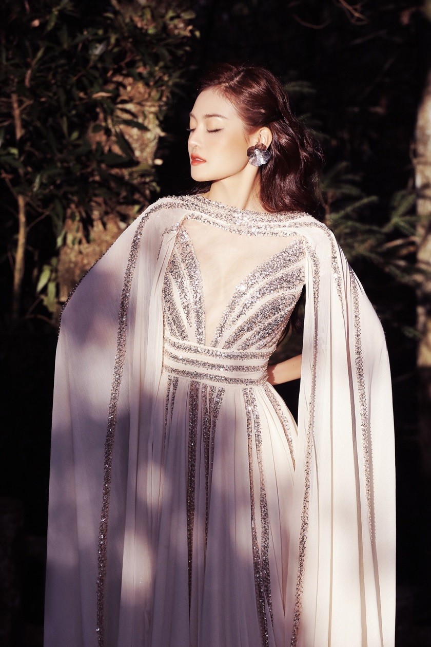 Thùy Anh xinh đẹp trong bộ ảnh giới thiệu BST thời trang Xuân Hè 2024