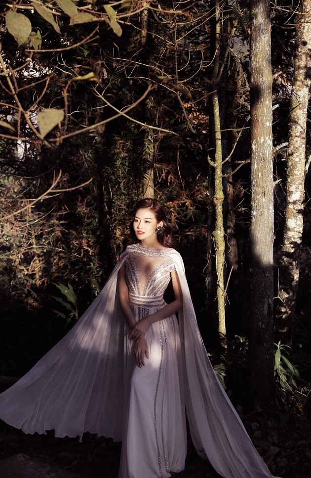 Thùy Anh xinh đẹp trong bộ ảnh giới thiệu BST thời trang Xuân Hè 2024