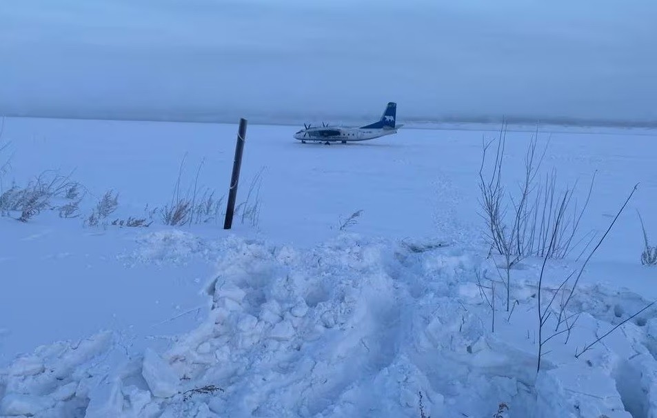 Nga: Phi công máy bay chở khách hạ cánh nhầm xuống dòng sông băng