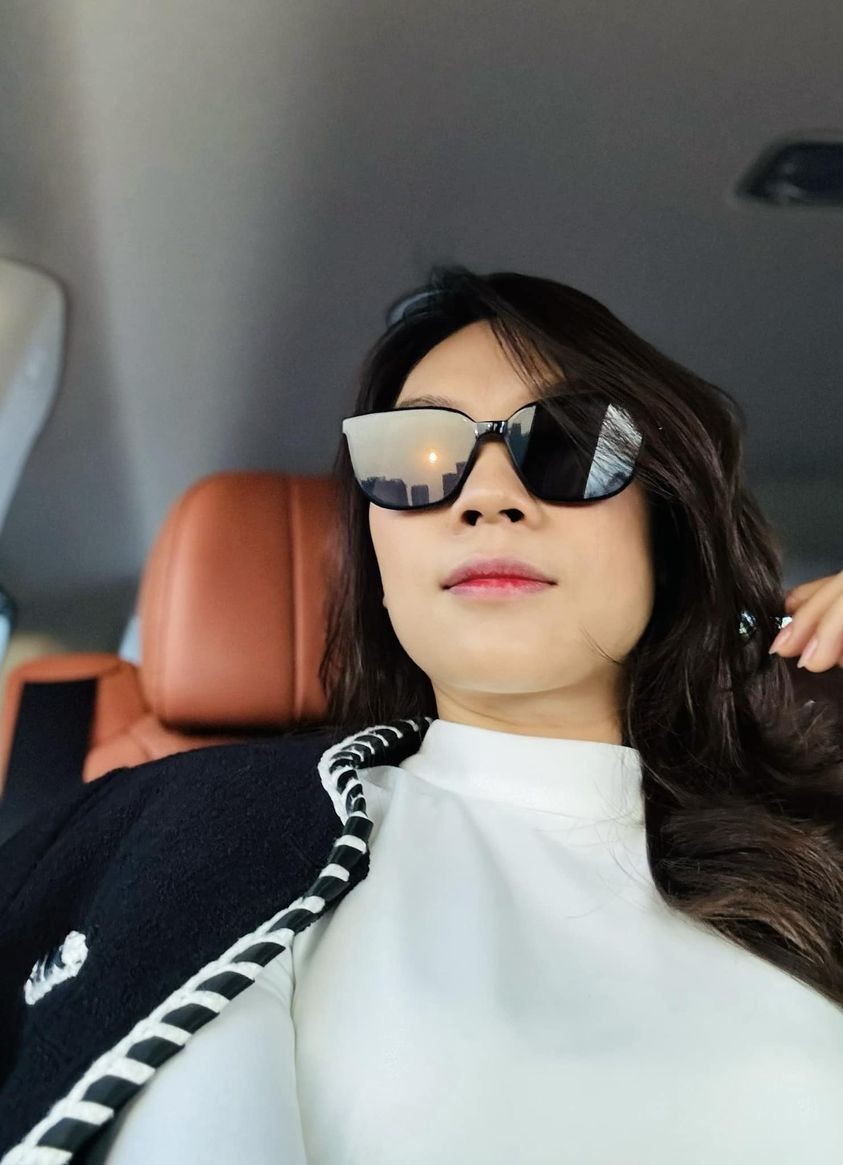 Sao Việt: Lý Nhã Kỳ 'than thở' vì phải một mình dịp Noel, Tăng Thanh Hà thảnh thơi nghỉ dưỡng ở Đà Lạt