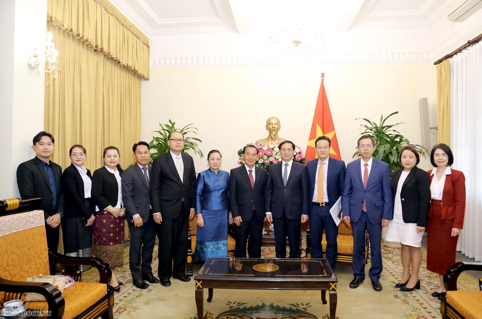 Bộ trưởng Ngoại giao Bùi Thanh Sơn tiếp Thứ trưởng Ngoại giao Lào Ting Souksanh