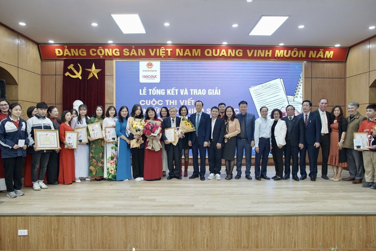 Cuộc thi viết 'Những kỷ niệm sâu sắc về thầy cô và mái trường': Minh chứng cho giá trị mà thầy cô và nhà trường dâng hiến Cuộc thi viết 'Những kỷ niệm sâu sắc về thầy cô và mái trường': Minh chứng cho giá trị mà thầy cô và nhà trường dâng hiến