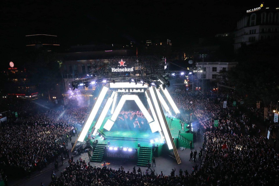 Không khí đón mừng năm mới 2024 trên khắp thế giới Không khí đón mừng năm mới 2024 trên khắp thế giới