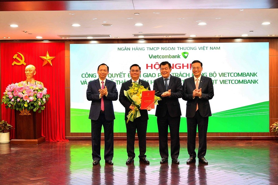Vietcombank công bố quyết định giao phụ trách Đảng bộ và thành viên phụ trách Hội đồng quản trị Vietcombank công bố quyết định giao phụ trách Đảng bộ và thành viên phụ trách Hội đồng quản trị