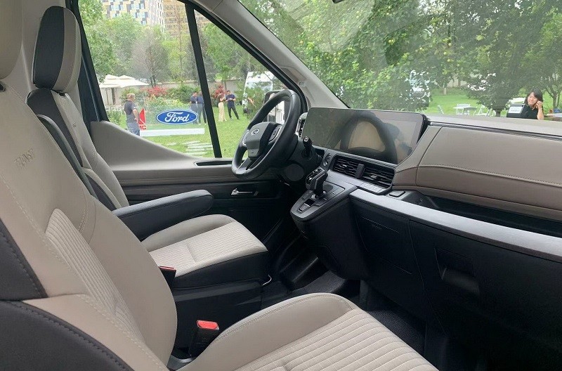 Cận cảnh Ford Transit 2024 sắp ra mắt tại Việt Nam Cận cảnh Ford Transit 2024 sắp ra mắt tại Việt Nam