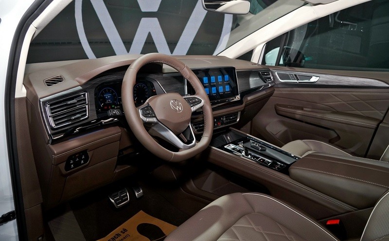 Cập nhật bảng giá lăn bánh Volkswagen Viloran vừa ra mắt