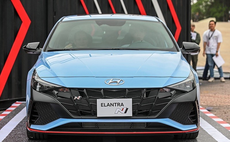 Cận cảnh Hyundai Elantra N vừa trình làng tại Việt Nam Cận cảnh Hyundai Elantra N vừa trình làng tại Việt Nam