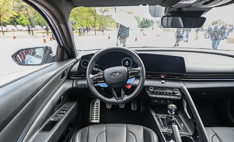 Cận cảnh Hyundai Elantra N vừa trình làng tại Việt Nam Cận cảnh Hyundai Elantra N vừa trình làng tại Việt Nam