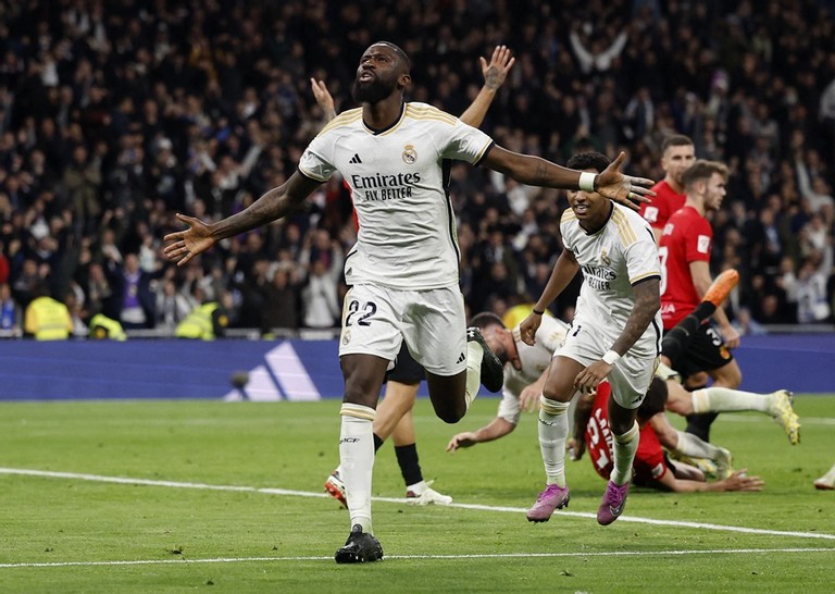 Hình ảnh trận đấu Antonio Rudiger ghi bàn, giúp Real Madrid dẫn đầu La Liga 2023/24