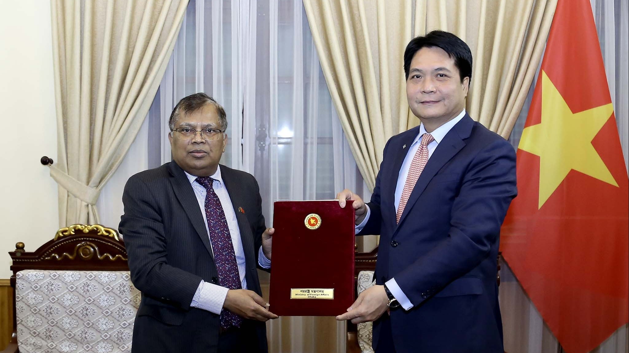 Cục Lễ tân Nhà nước tiếp nhận bản sao Thư ủy nhiệm bổ nhiệm Đại sứ Bangladesh tại Việt Nam