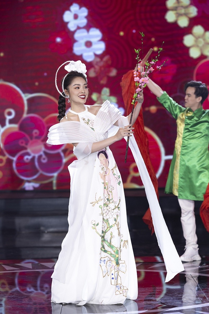 Dương Cẩm Lynh tham gia chương trình đặc biệt dịp Tết Dương Cẩm Lynh tham gia chương trình đặc biệt dịp Tết