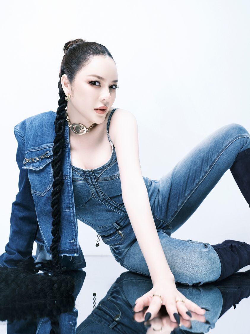 Diễn viên Lý Nhã Kỳ Diễn viên Lý Nhã Kỳ