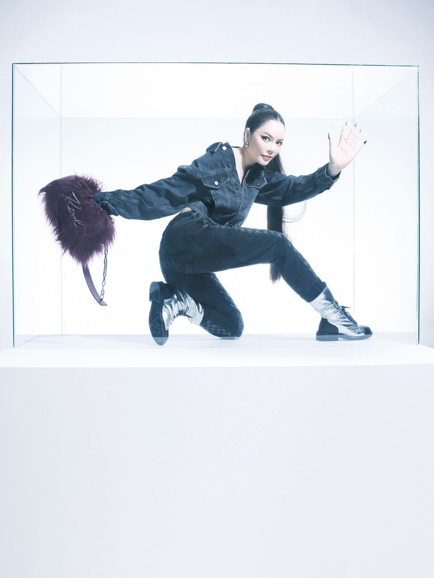 Diễn viên Lý Nhã Kỳ Diễn viên Lý Nhã Kỳ