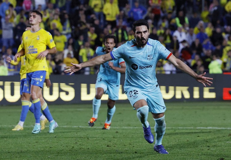 Các thành viên của đội bóng xứ Catalunya vỡ òa khi Gundogan thực hiện thành công quả phạt đền.