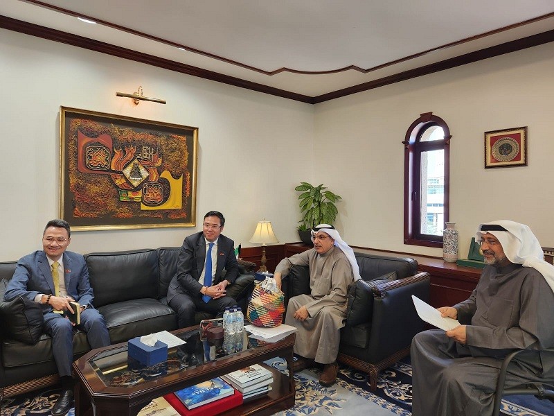 Đại sứ Ngô Toàn Thắng chúc mừng Quỹ Kuwait nhân dịp kỷ niệm 62 năm thành lập