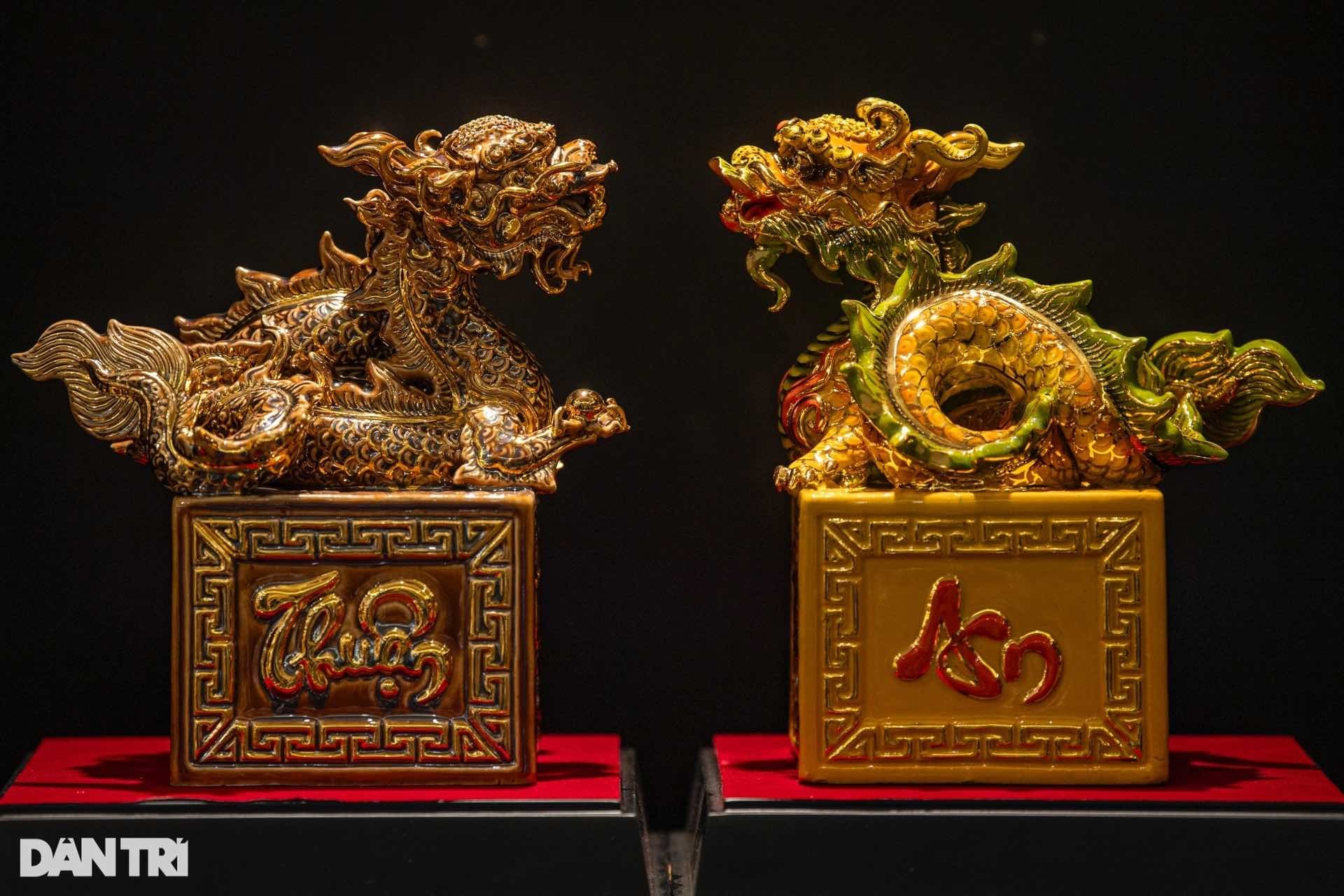 Ấn 'Hoàng đế chi bảo' phiên bản gốm vẽ vàng ở Bát Tràng