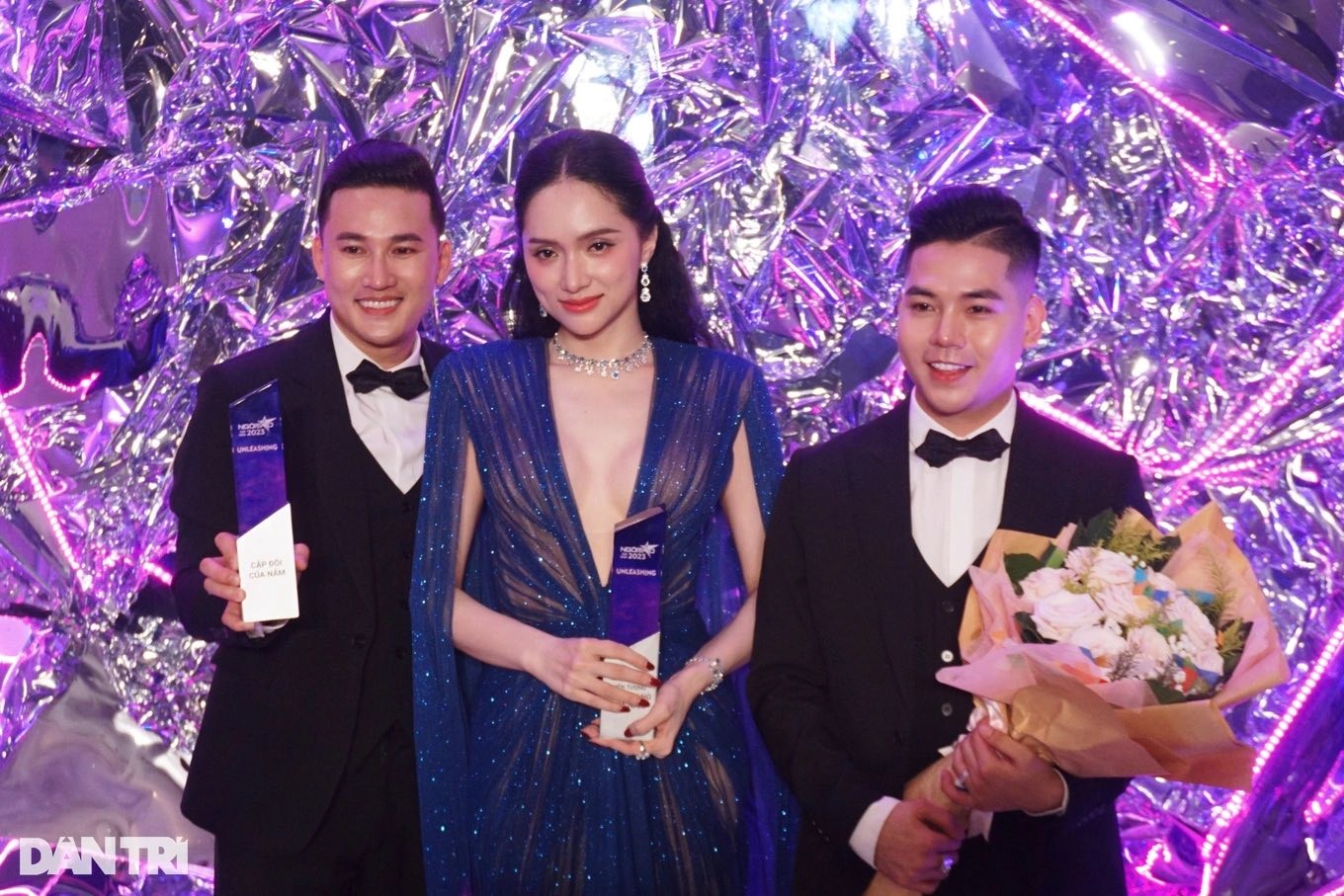 Nhận giải hot mom của năm, Nhã Phương ngấn lệ cảm ơn chồng