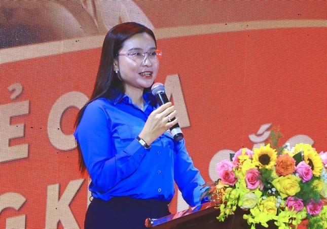 Ấm áp chương trình 'Tết sẻ chia - Năm Rồng khởi sắc'