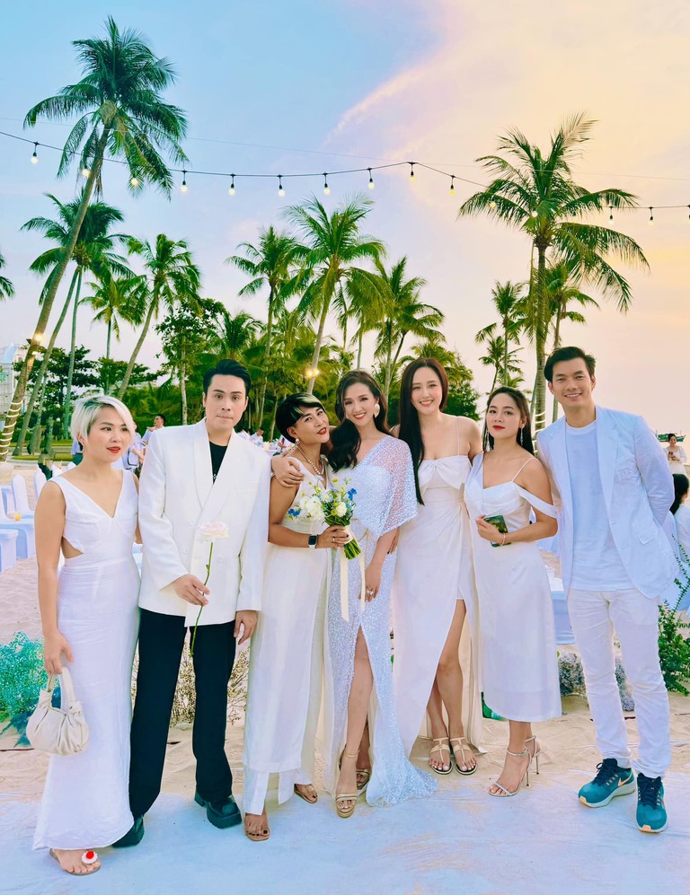 Dàn sao Việt rạng rỡ tại đám cưới Vân Hugo