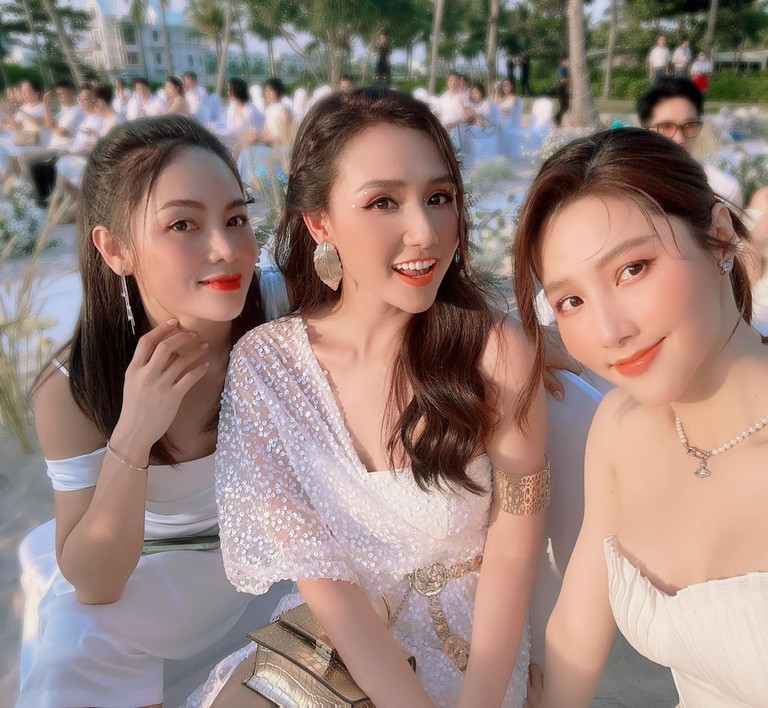 Dàn sao Việt rạng rỡ tại đám cưới Vân Hugo