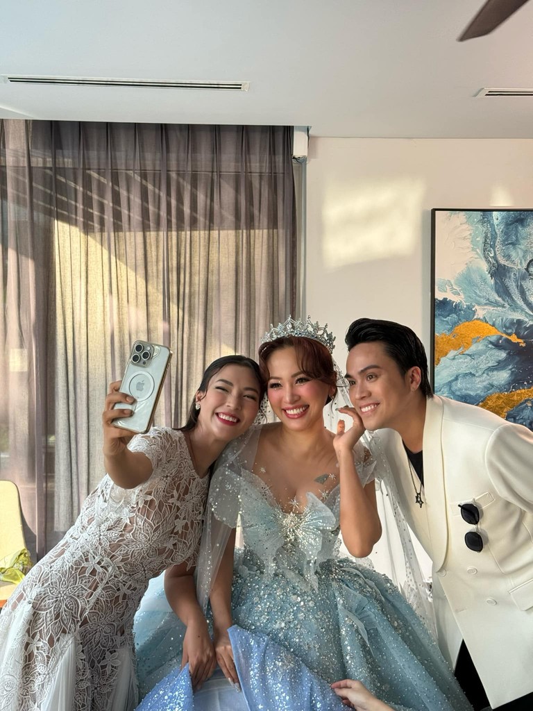 Dàn sao Việt rạng rỡ tại đám cưới Vân Hugo