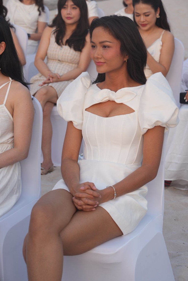 Dàn sao Việt rạng rỡ tại đám cưới Vân Hugo