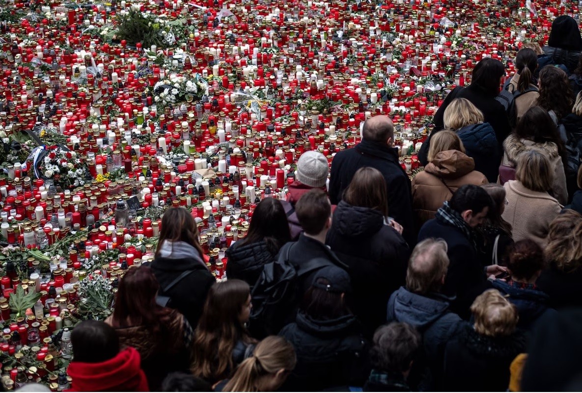 Ảnh ấn tượng (1 7/1): Nga nói tiến bộ ‘hơn tất cả những nước khác’ về sản xuất vũ khí, cơ sở khí đốt Ukraine bốc cháy, đánh bom đẫm máu ở Iran