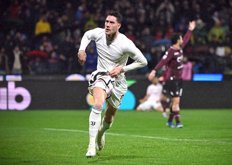 Đến phút 90+1, Danilo tạt bóng để Dušan Vlahović bật cao đánh đầu hiểm hóc mang về bàn thắng định đoạt trận đấu. Đến phút 90+1, Danilo tạt bóng để Dušan Vlahović bật cao đánh đầu hiểm hóc mang về bàn thắng định đoạt trận đấu.