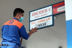 Giá xăng dầu hôm nay 10/1: Tăng, giảm trái chiều; xăng trong nước có thể tăng nhẹ