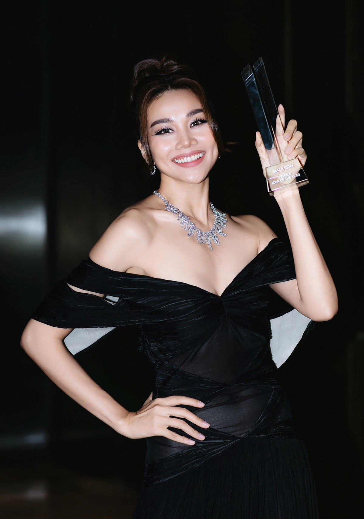 Siêu mẫu Thanh Hằng xinh đẹp nổi bật nhận giải thưởng Biểu tượng phụ nữ của năm 2023 Siêu mẫu Thanh Hằng xinh đẹp nổi bật nhận giải thưởng Biểu tượng phụ nữ của năm 2023