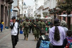 Trùm tội phạm Ecuador vượt ngục, Tổng thống ban lệnh nóng, Peru đưa cảnh sát tới biên giới, Trung Quốc đóng cửa Đại sứ quán