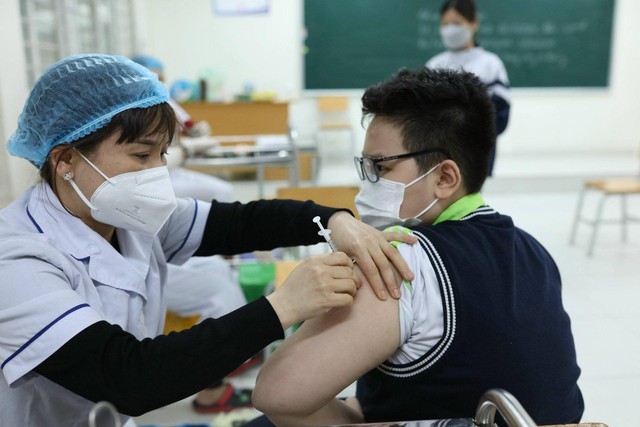 Bảo đảm tiếp cận vaccine từ góc độ quyền con người về bảo vệ sức khỏe Bảo đảm tiếp cận vaccine từ góc độ quyền con người về bảo vệ sức khỏe