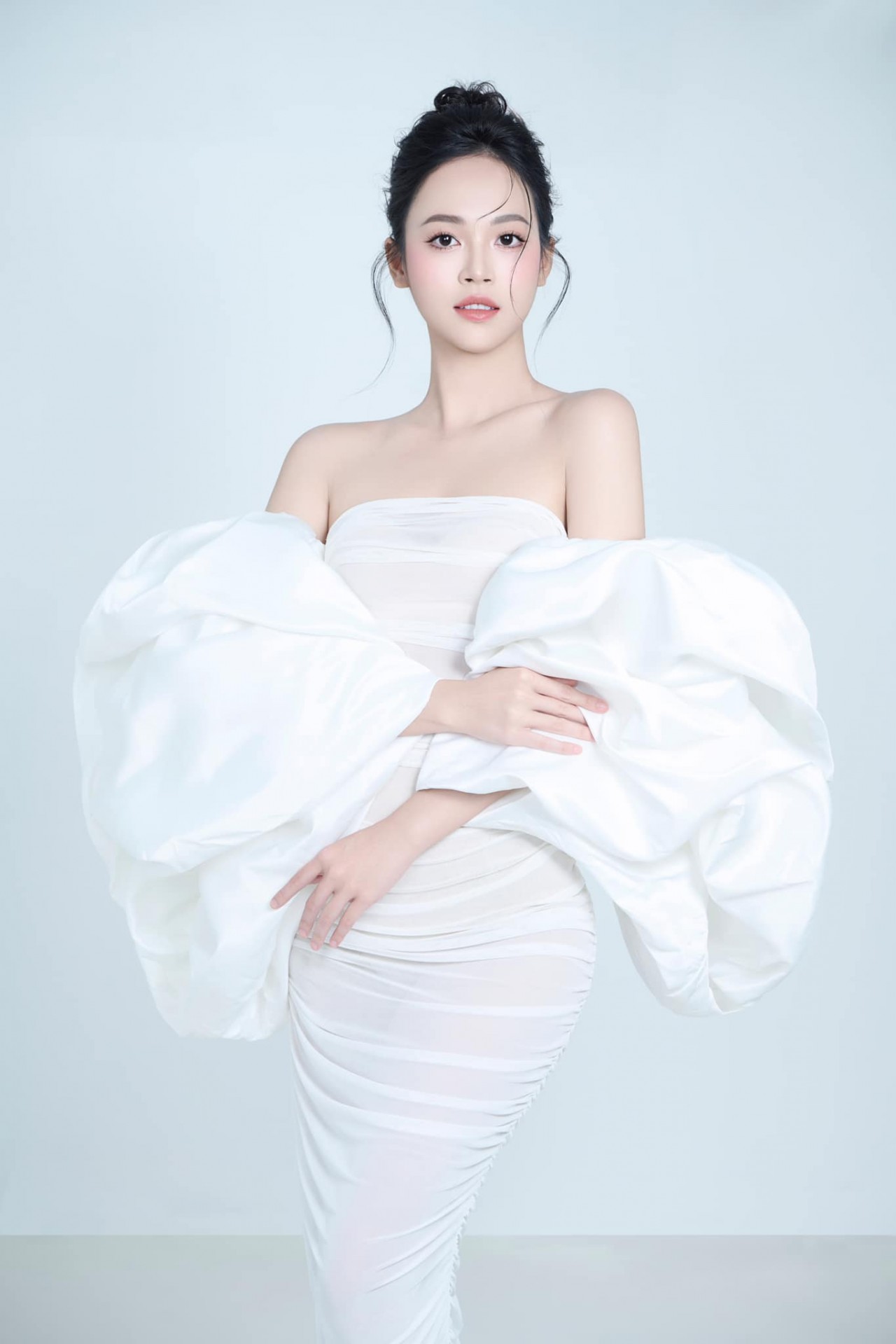 Á hậu Trịnh Thùy Linh