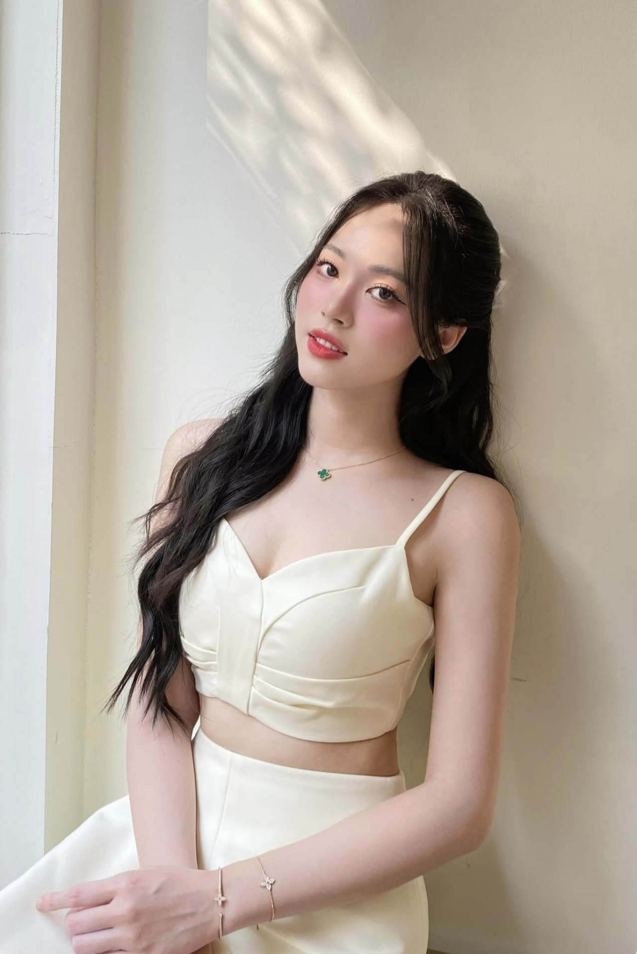 Á hậu Trịnh Thùy Linh