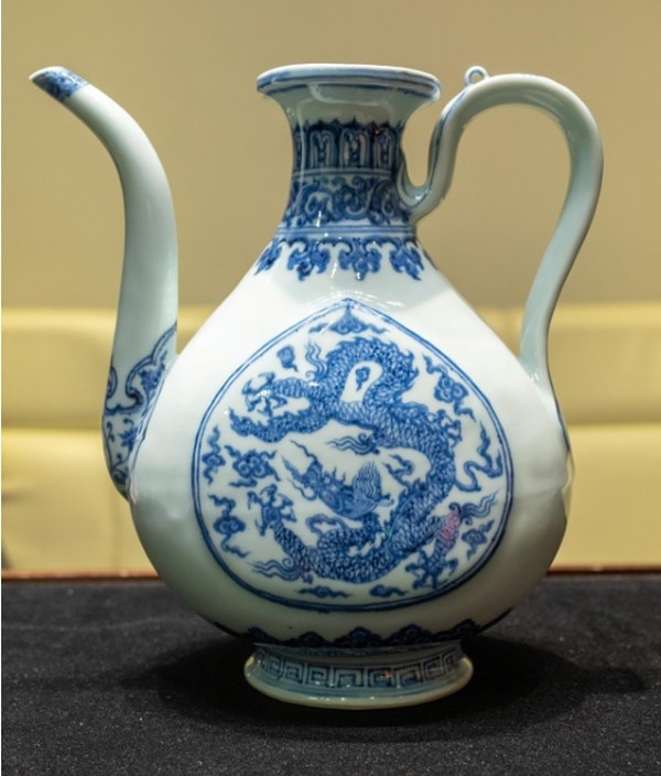 Chiếc bát cổ 200 tuổi lập kỷ lục món đồ gốm sứ Trung Quốc được bán đấu giá đắt nhất năm 2023