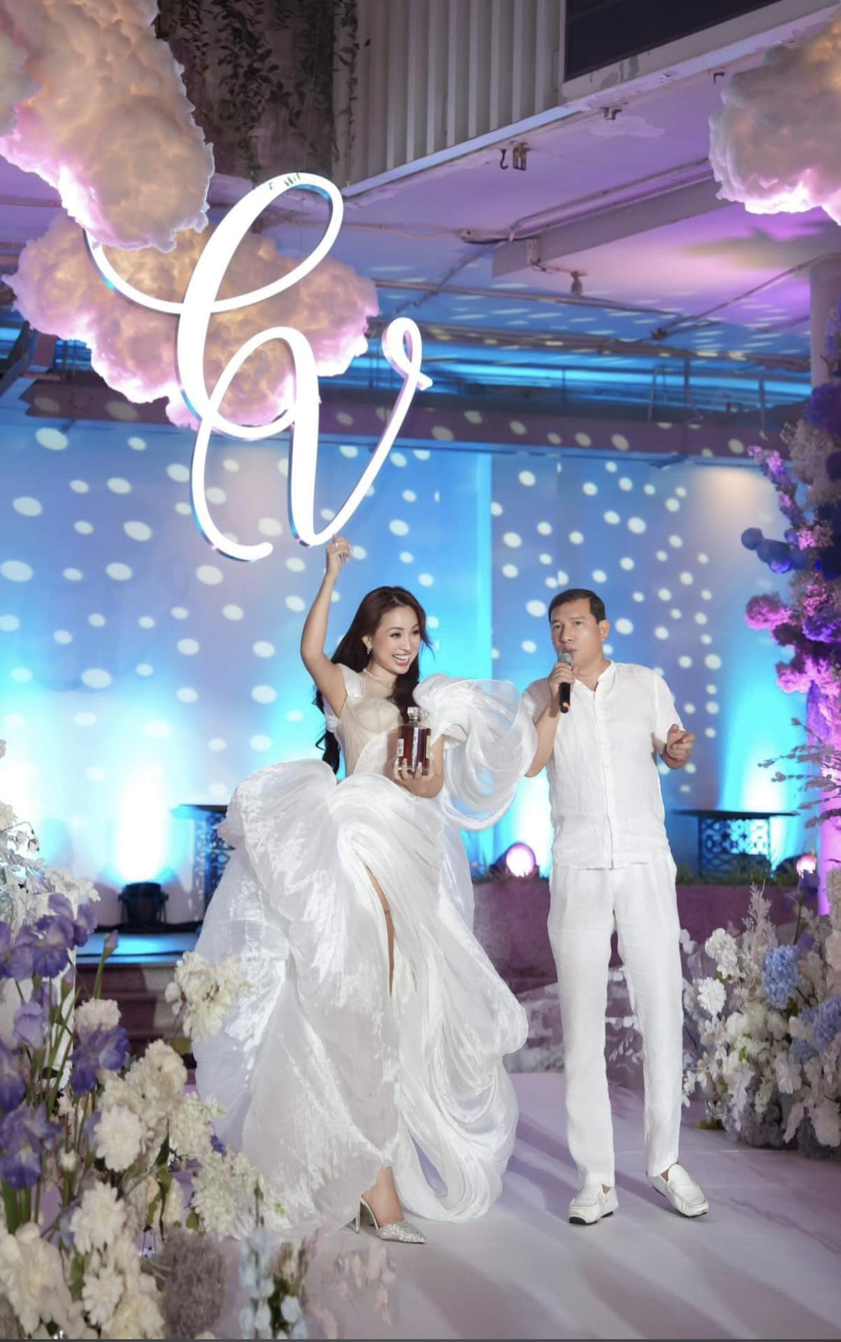 Khoảnh khắc hạnh phúc của Vân hugo