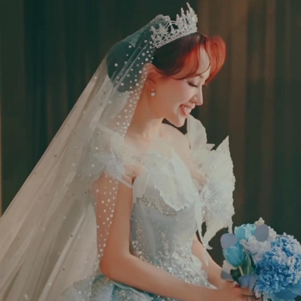 Khoảnh khắc hạnh phúc của Vân hugo