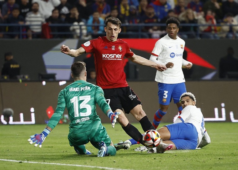 Osasuna cũng tạo ra được một vài cơ hội nhưng không thể chuyển hóa thành bàn thắng. Osasuna cũng tạo ra được một vài cơ hội nhưng không thể chuyển hóa thành bàn thắng.