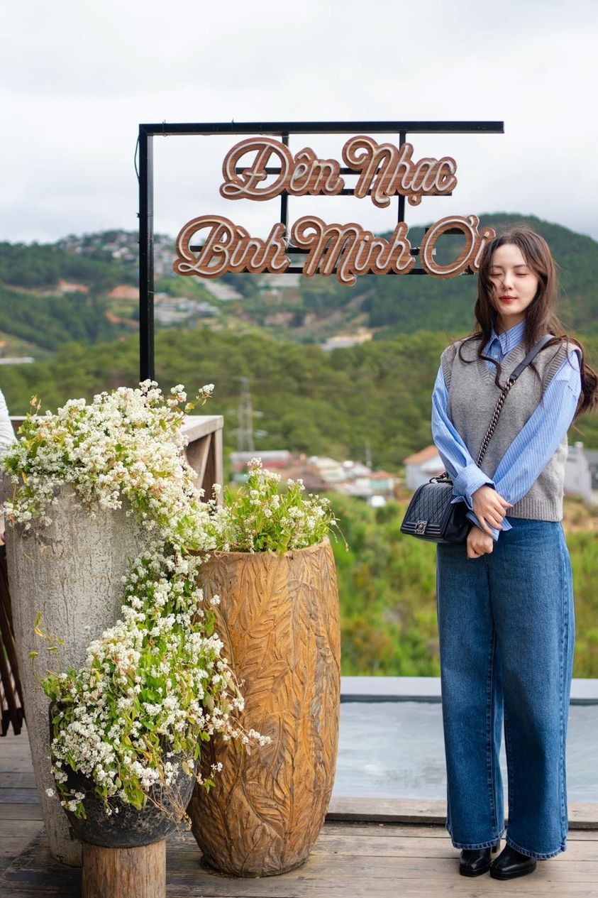 Ca sĩ Phương Linh