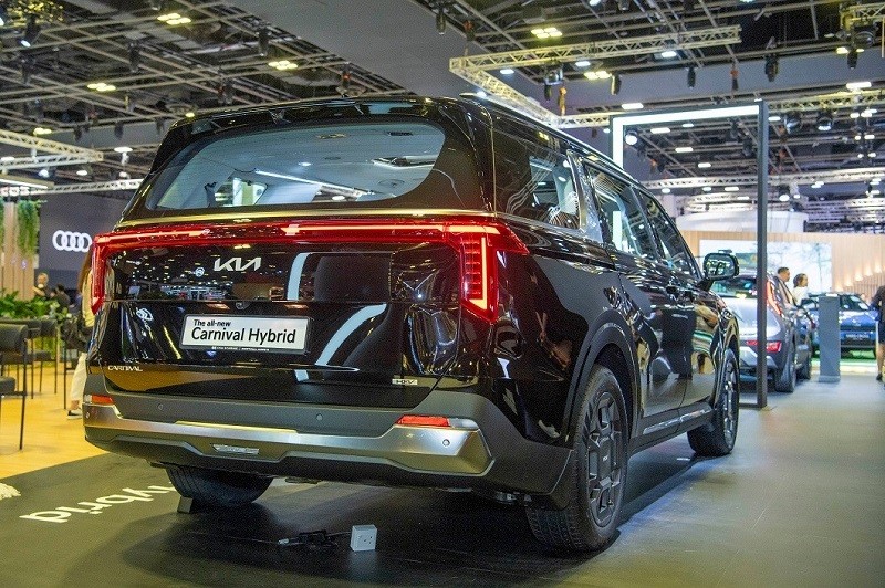 Cận cảnh Kia Carnival 2024 hybrid vừa ra mắt tại Singapore Cận cảnh Kia Carnival 2024 hybrid vừa ra mắt tại Singapore