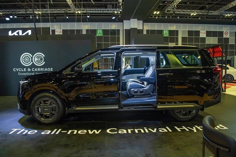 Cận cảnh Kia Carnival 2024 hybrid vừa ra mắt tại Singapore Cận cảnh Kia Carnival 2024 hybrid vừa ra mắt tại Singapore