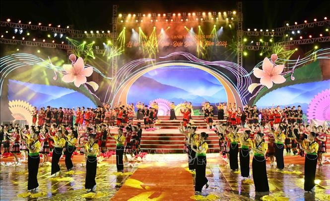 Khai mạc lễ hội Hoa Anh Đào-Điện Biên Phủ Khai mạc lễ hội Hoa Anh Đào-Điện Biên Phủ